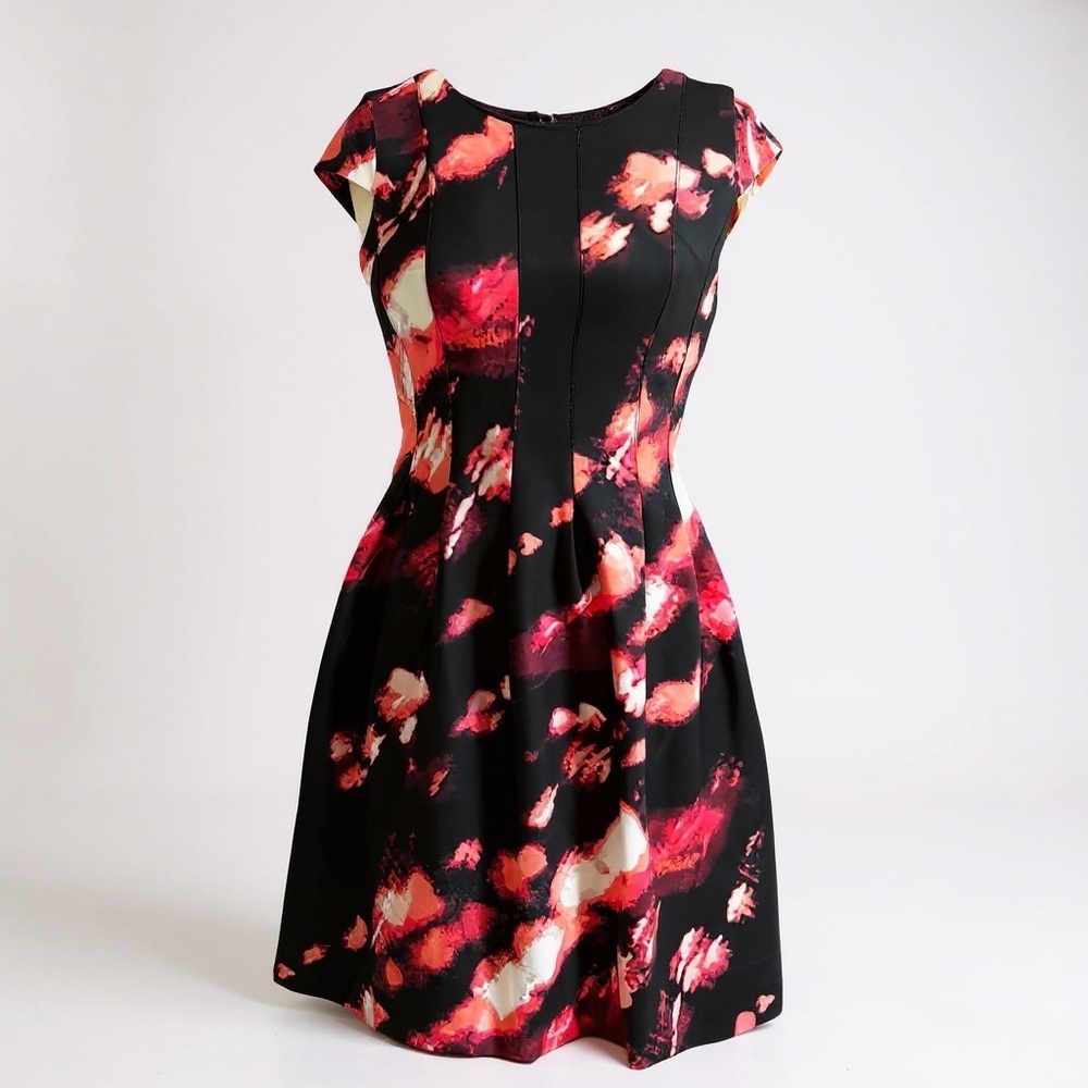 Calvin Klein Scuba Dress – Size 6P | Pleated Round Neck | Cap Sleeve | Pockets - Picture 2 of 4